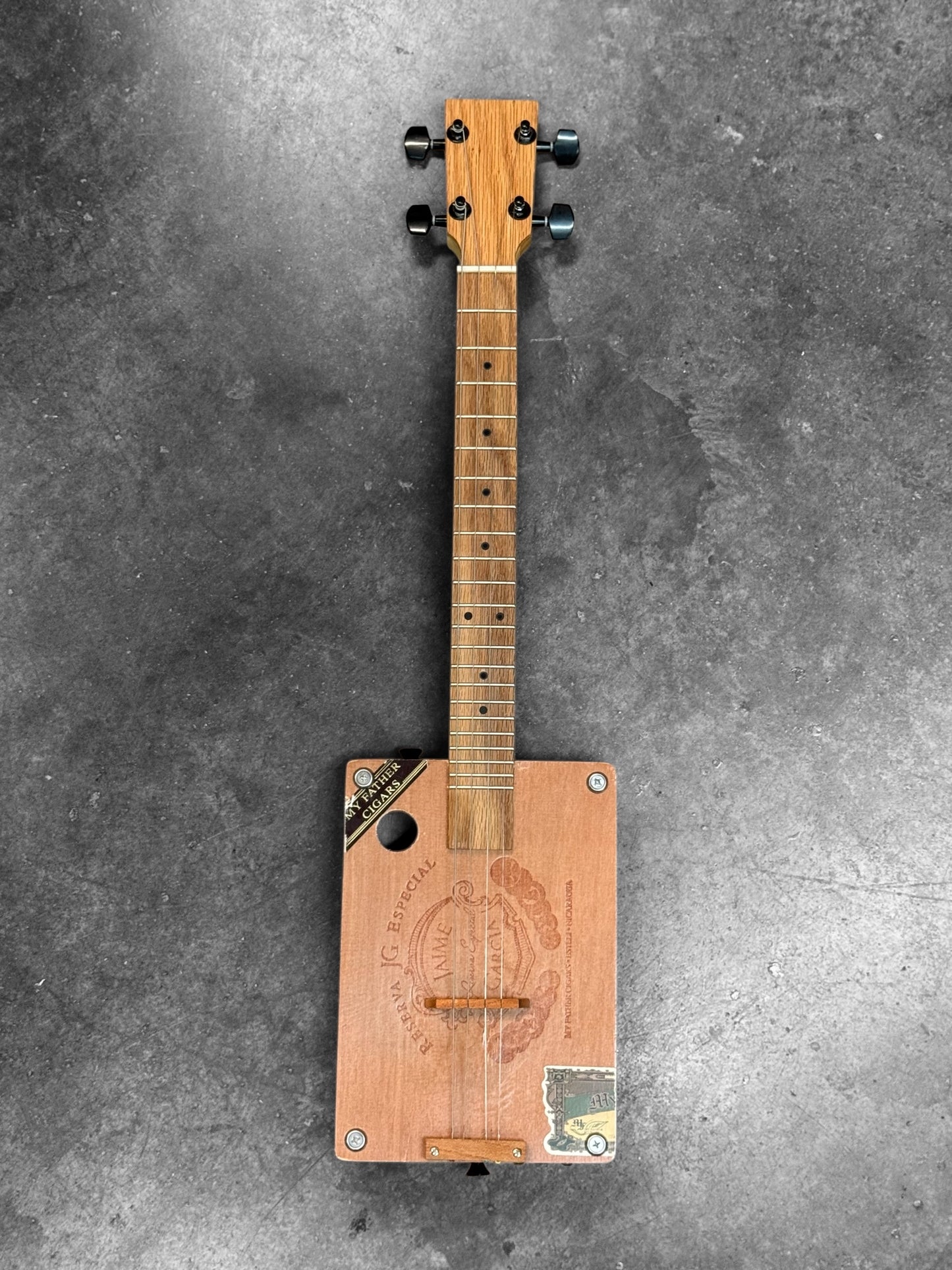 Cigar Box Guitar (standard)