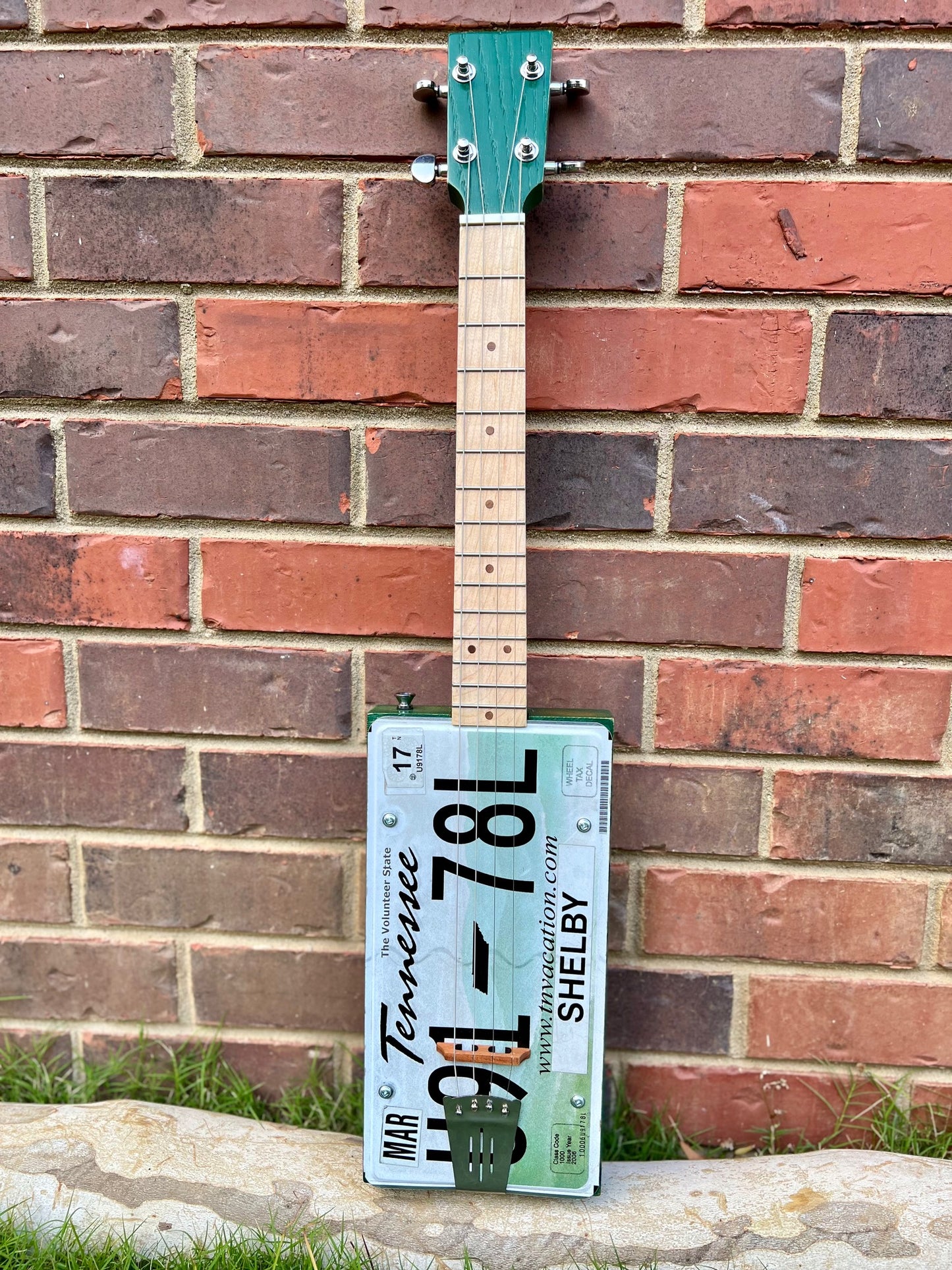 License Plate Resonator